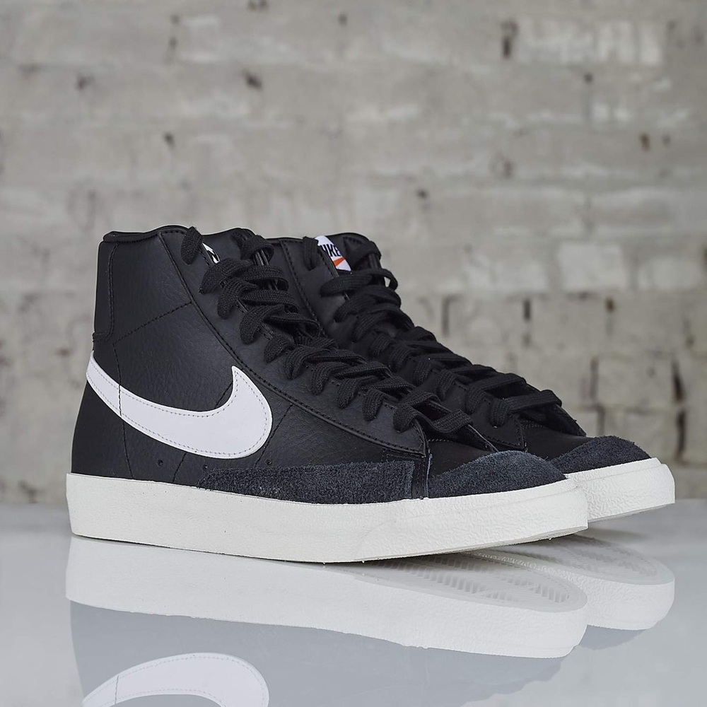 New ‘77 VNTG Nike’s 8.5W. Black w/ blue suede trim